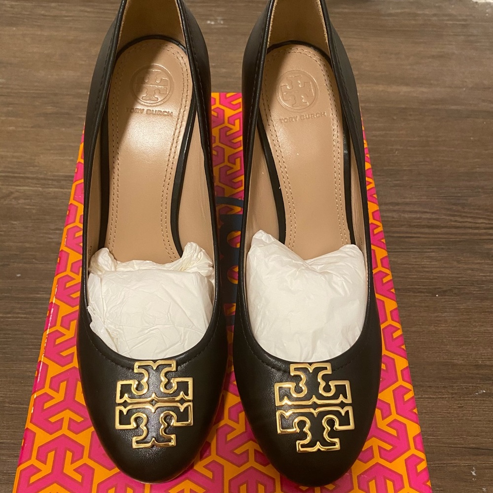 Tory Burch Black Melinda Wedges Size 9 BRAND NEW